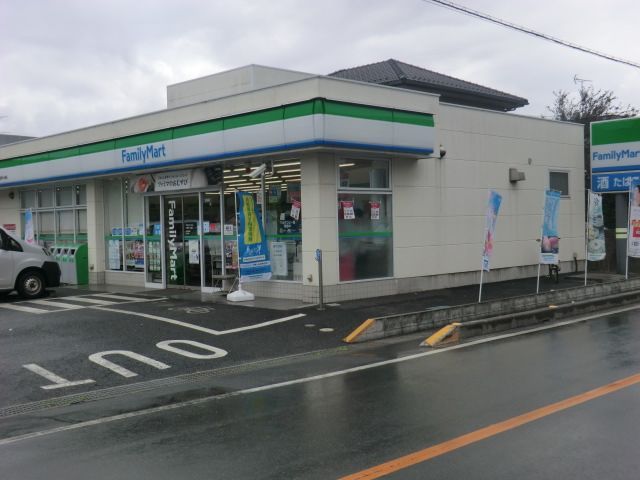 コンビニ　ファミリーマート三郷戸ヶ崎店（コンビニ）まで387m