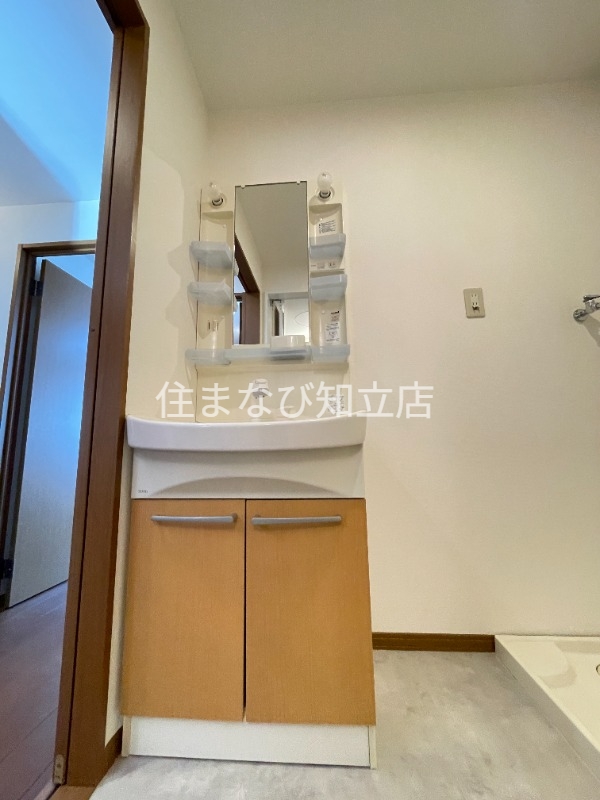 洗面設備　反転・同型タイプ