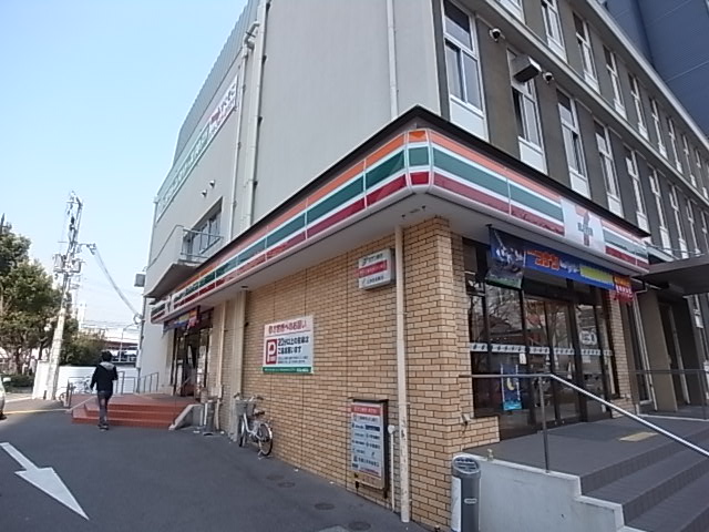 コンビニ　セブンイレブン（コンビニ）まで256m