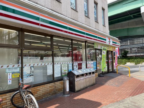 コンビニ　セブンイレブン 名古屋尾頭橋店（コンビニ）まで303m