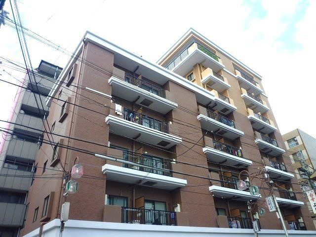 建物外観　8階建てのマンションタイプです。