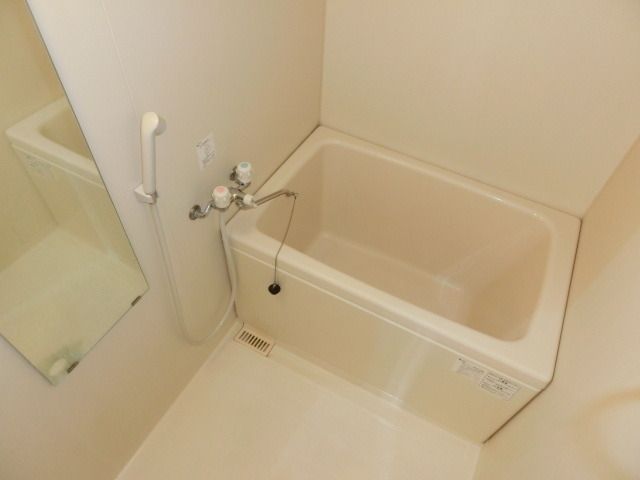 バス・シャワールーム　同建物　同タイプ間取り別室設備施工例　現況優先