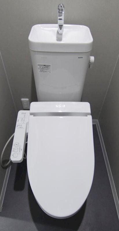 トイレ　温水洗浄暖房便座付トイレ　同仕様写真