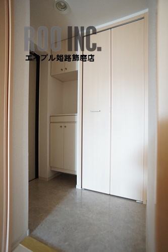 玄関　写真は反転のお部屋です