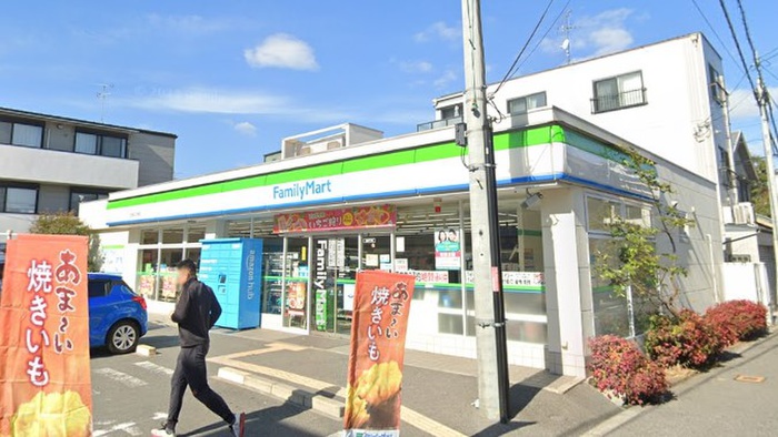 コンビニ　ファミリーマート（コンビニ）まで90m