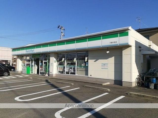 コンビニ　ファミリーマート（コンビニ）まで170m