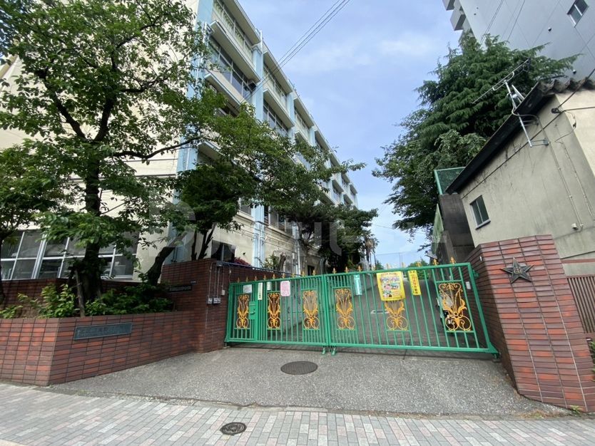 小学校　北区立滝野川小学校（小学校）まで470m