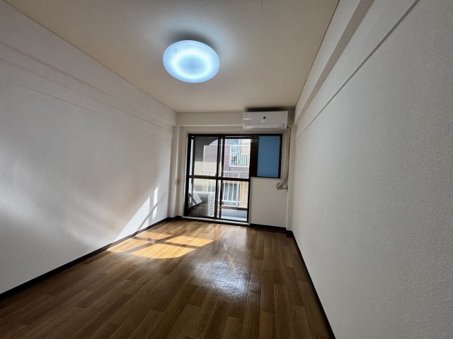 アバンティ東岸和田4番館の居間写真