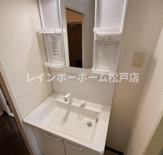 洗面設備　使いやすい洗面所です
