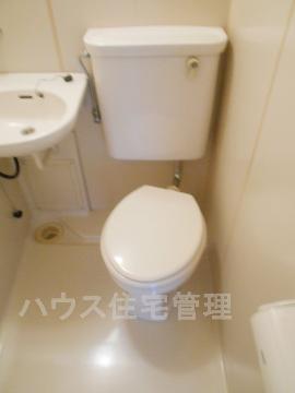 ＪＲ東海道本線 摂津富田駅 徒歩12分 3階建 築39年のトイレ写真