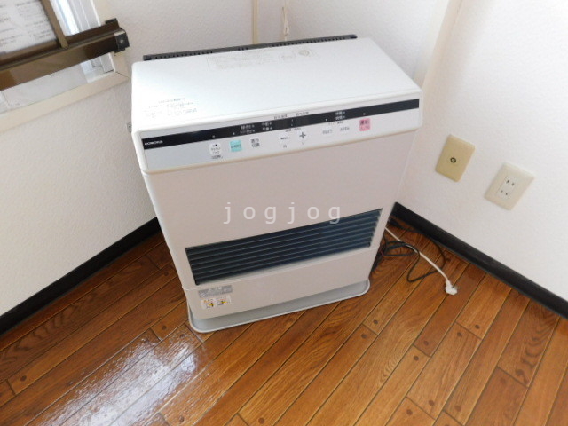 その他設備　冬はあったか石油ストーブです。