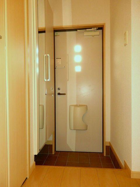 カーサ フィオーレIIの玄関写真