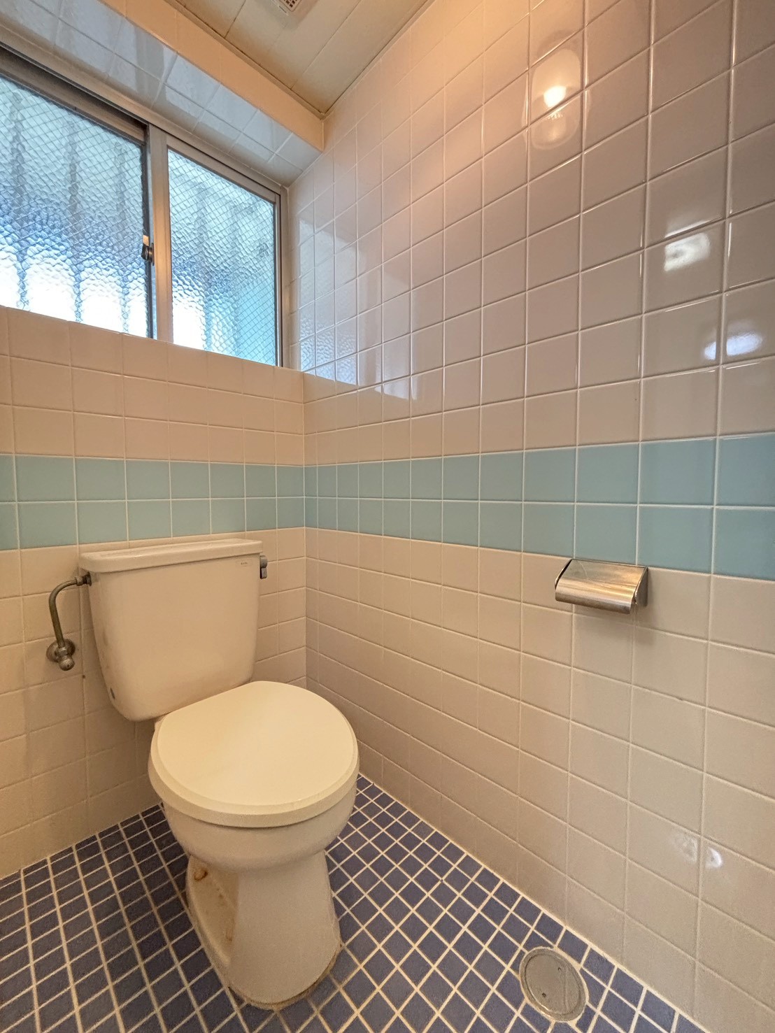 モダンハウスのトイレ写真