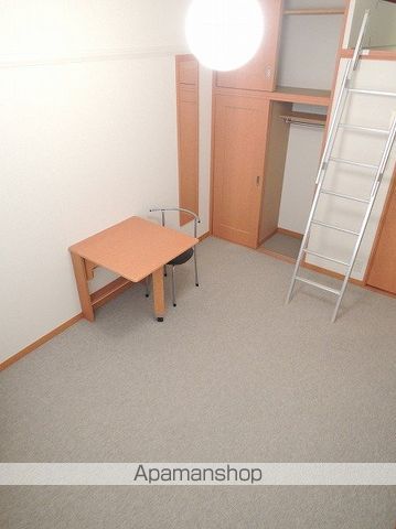 レオパレスグランメールの居間写真