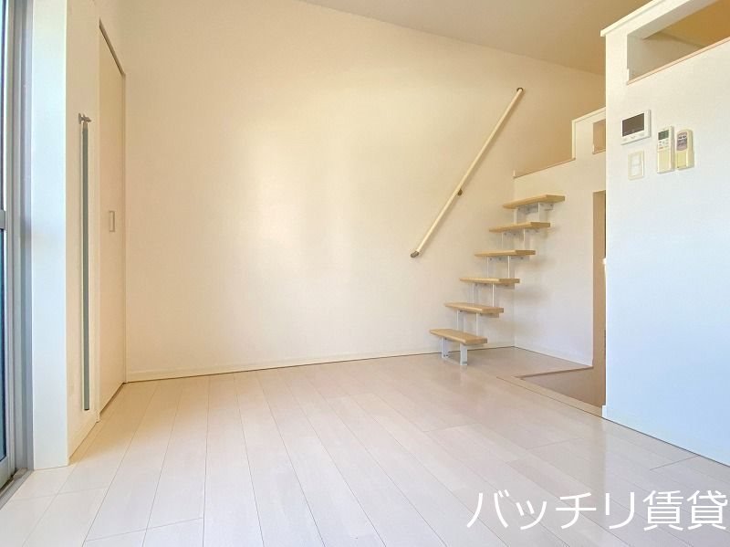 居室・リビング　別号室タイプの為、現状を優先致します。