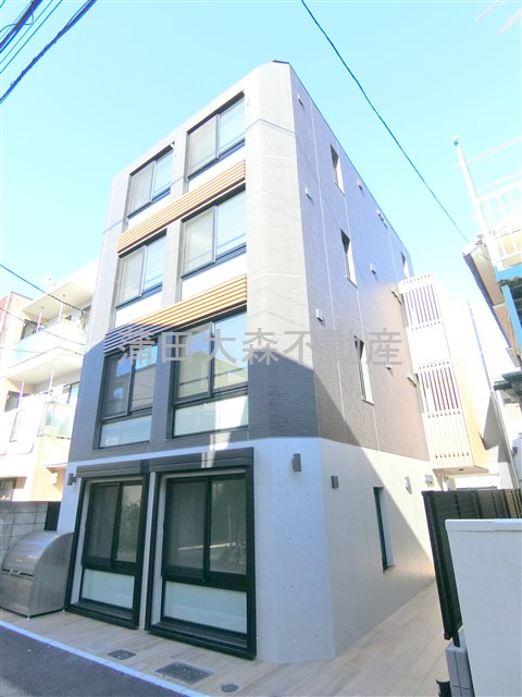 建物外観　2022年11月築RC鉄筋コンクリート造地上4階建て総戸数1