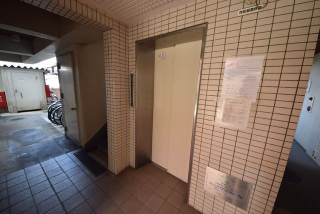 エントランス　☆エントランス中のエレベーター☆