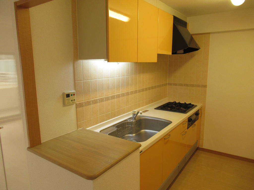 キッチン　広いシステムキッチンでお料理も楽しくなります♪