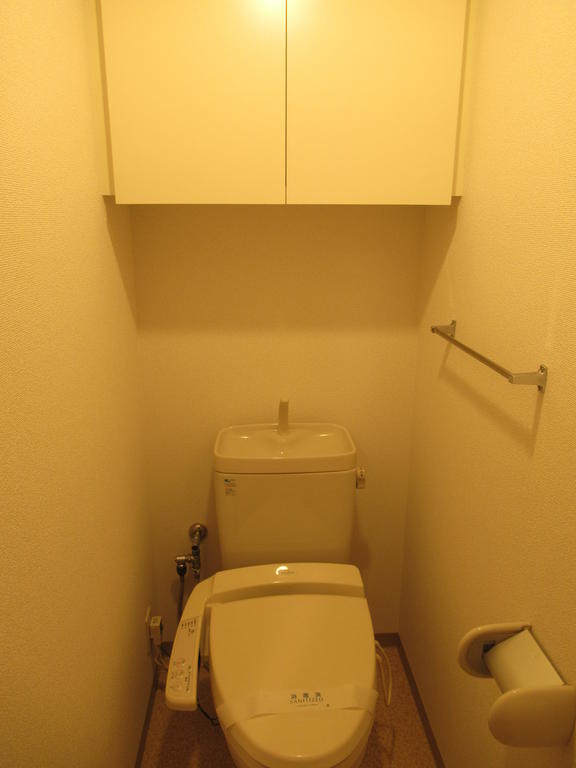 トイレ　温水暖房洗浄器つき！