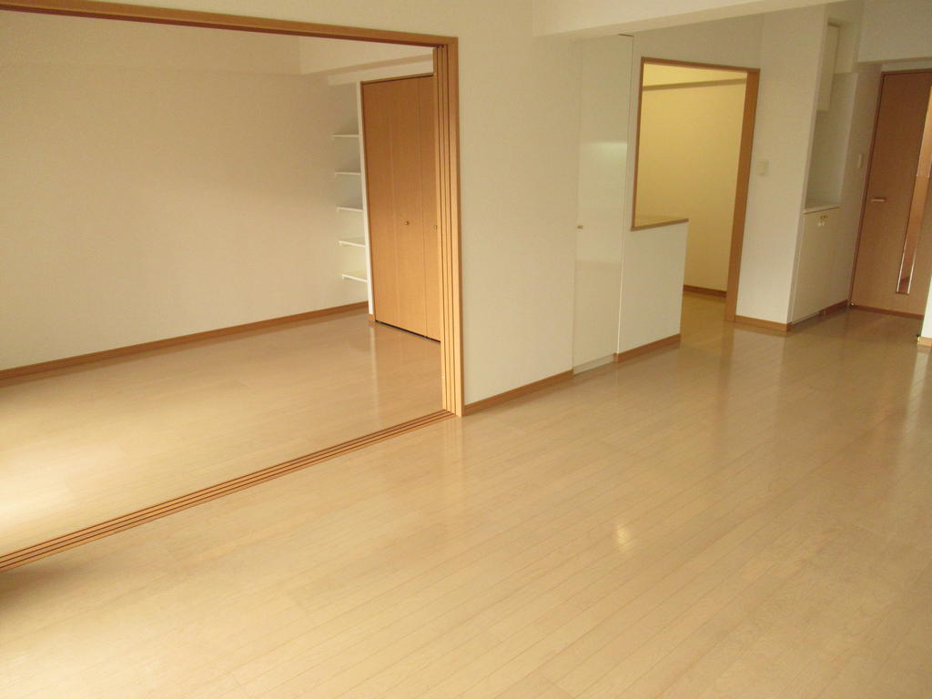 その他部屋・スペース　洋室とリビングをつなげれば、広々お使いいただけます。