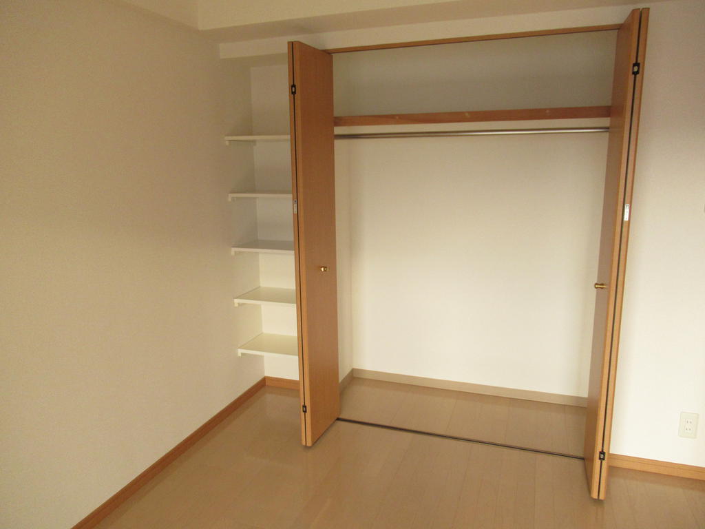 収納　壁収納で「見せる収納」が可能です。