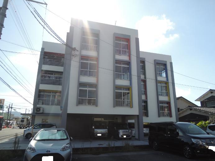 建物外観　スーパーコンビニなど立地良し！