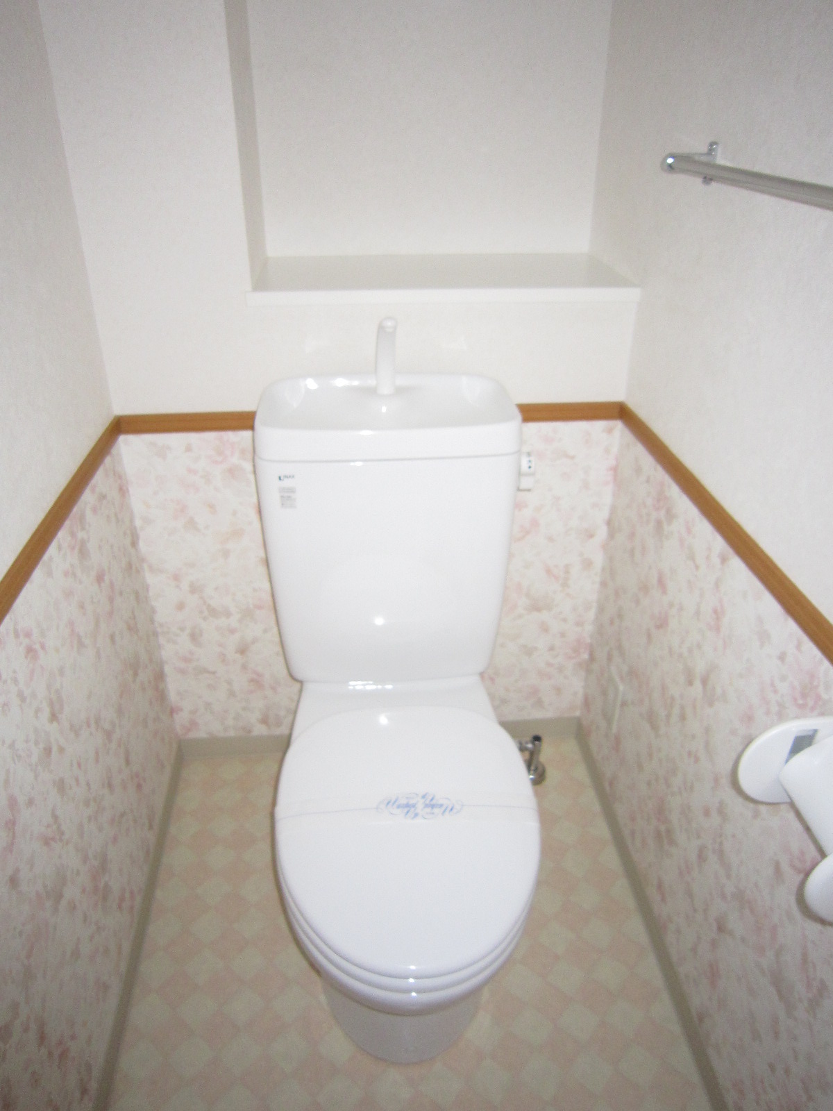 トイレ　反転タイプのお部屋の参考写真になります。