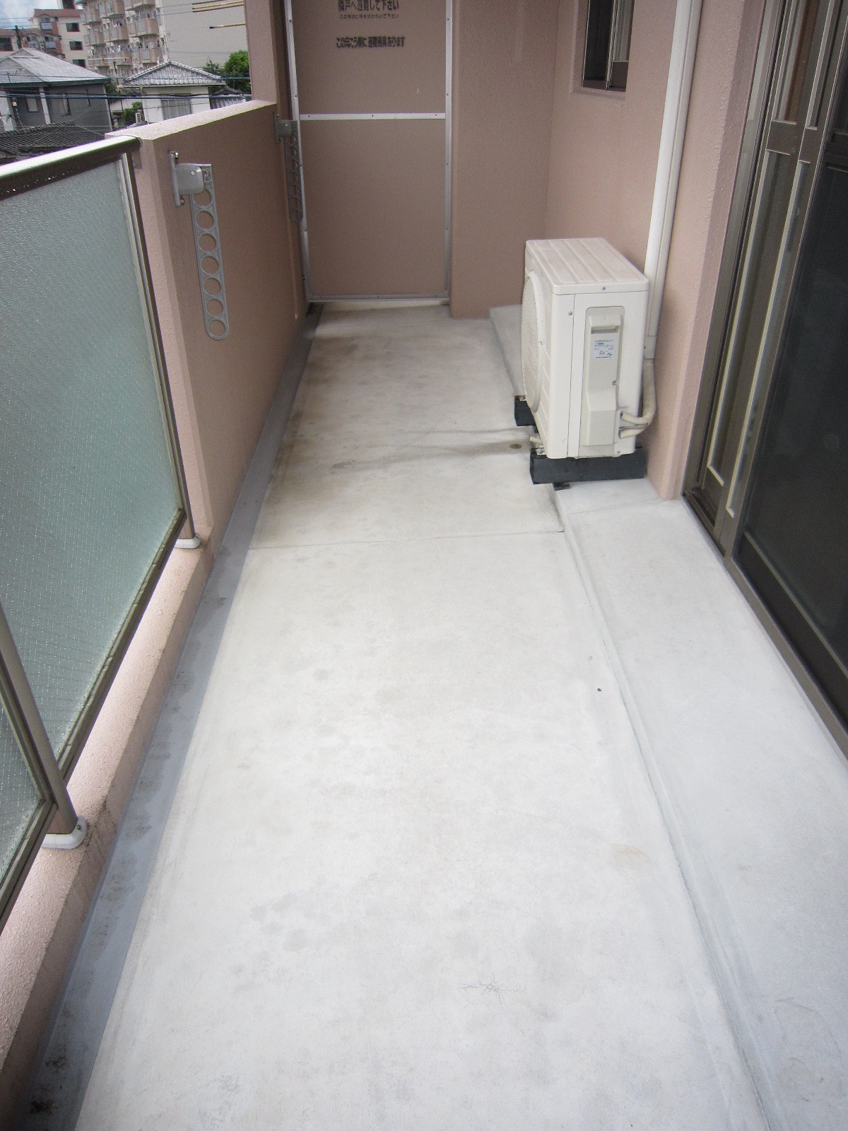 バルコニー　反転タイプのお部屋の参考写真になります。