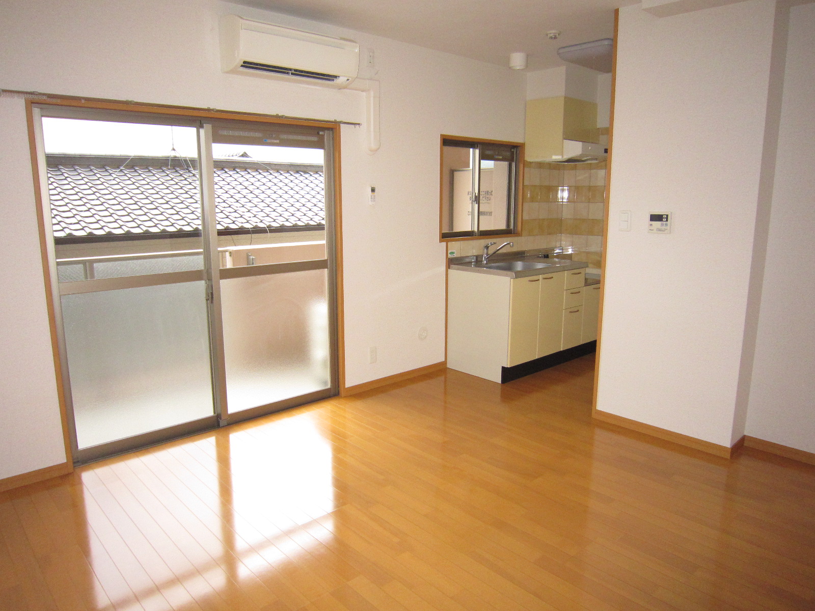 居室・リビング　反転タイプのお部屋の参考写真になります。