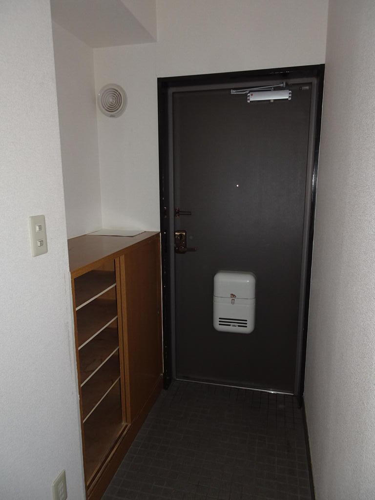 マロニエハイツ今泉の玄関写真