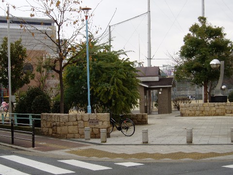 【大阪市東成区東今里のマンションの公園】