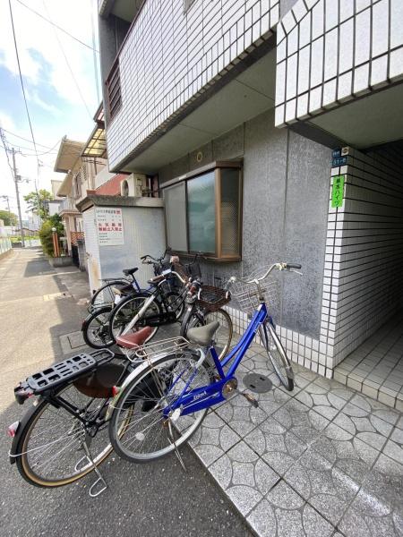 【門真市北巣本町のマンションの駐車場】