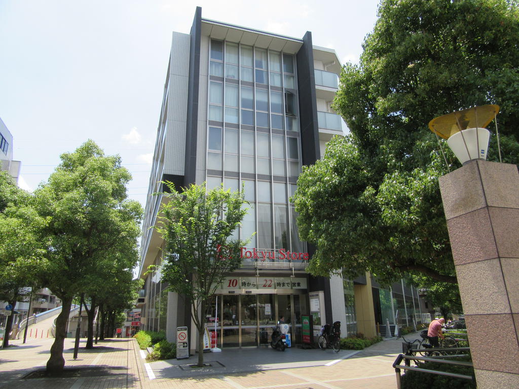 スーパー　仲町台東急ストア（スーパー）まで318m