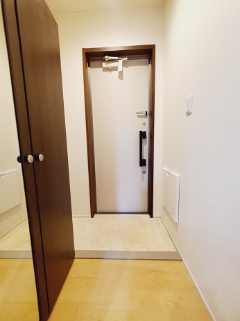 玄関　※室内クリーニング前の写真です