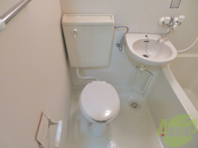 トイレ　トイレはこちらシンプルで清潔感がありますね