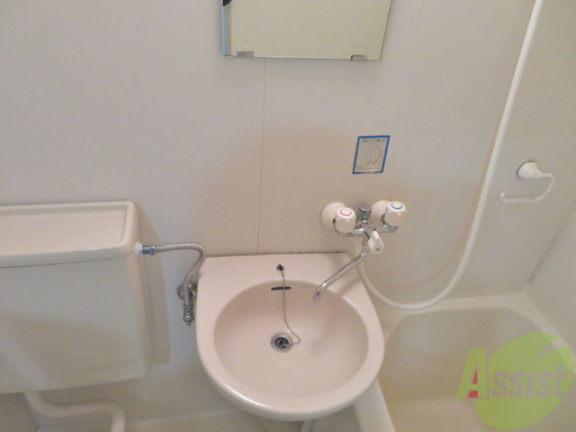 洗面設備　洗面台はコンパクトですがあると助かりますね