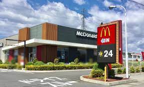 飲食店　マクドナルド伊勢崎宮子町店（飲食店）まで1004m