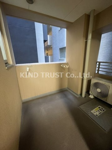 バルコニー　暖かな日差しのふりそそぐバルコニー