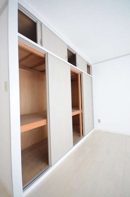 収納　写真は別号室のものです。