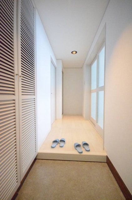 玄関　写真は別号室のものです。