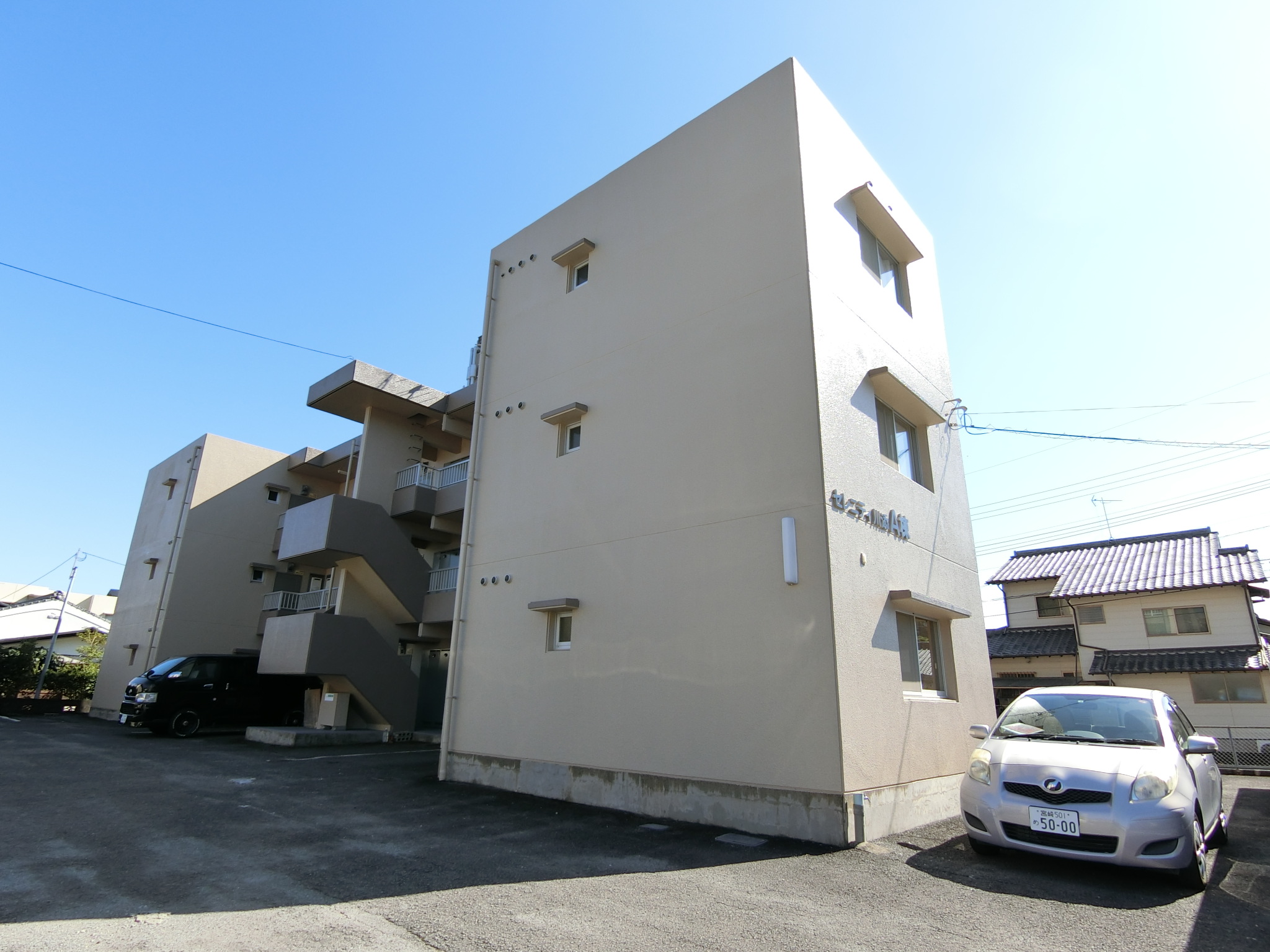 ロビー　広々した敷地☆