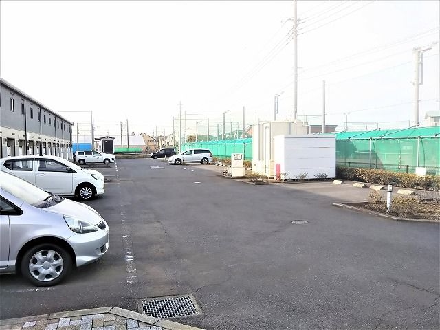 【船橋市旭町のアパートの駐車場】