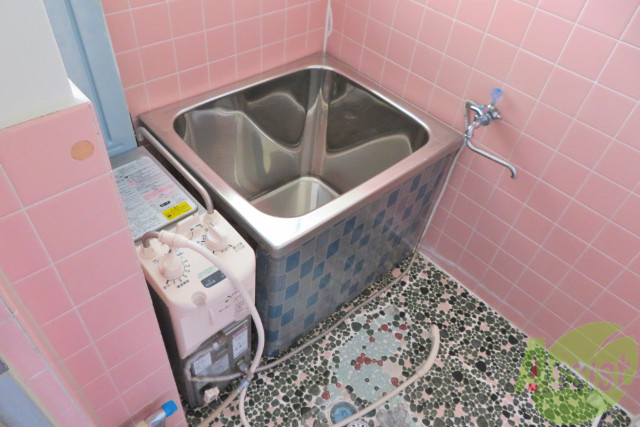 バス・シャワールーム　追い焚き機能がついて、寒い冬でも安心ですね。