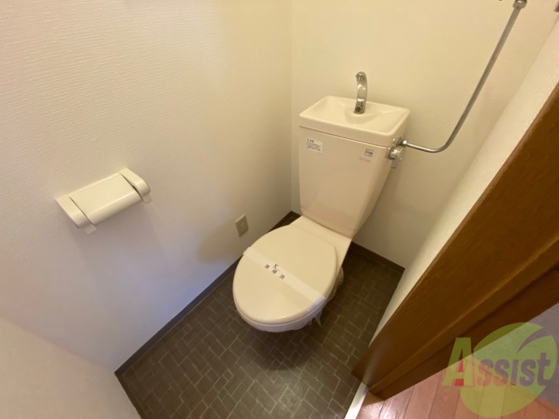 トイレ　こちらはトイレです。清潔感があり、安心して使用できます。