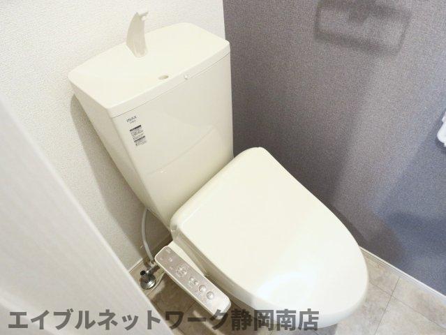 トイレ　温水洗浄便座