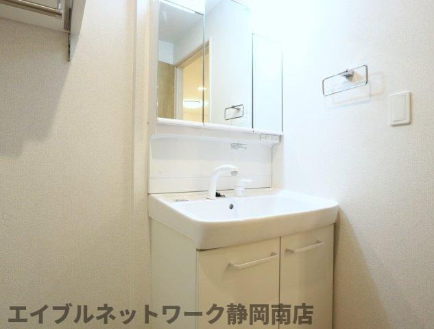 洗面設備　使いやすい洗面所です