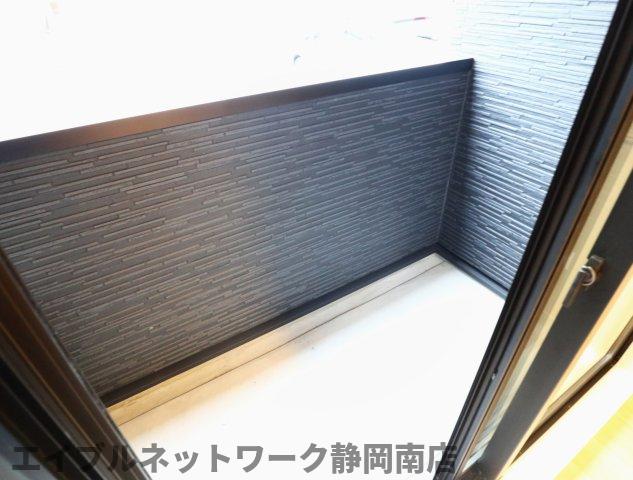 バルコニー　お洗濯にも便利なバルコニー付き