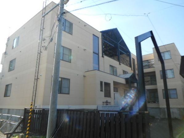 【札幌市中央区南十四条西のマンションの建物外観】
