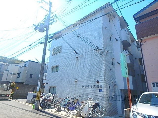京都市北区紫野東舟岡町のマンションの建物外観