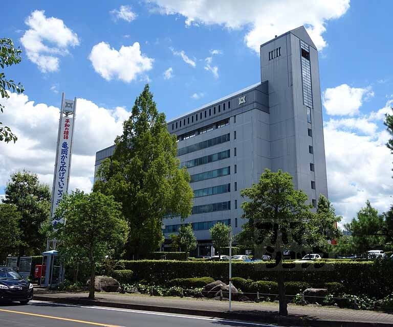 役所　亀岡市役所（役所）まで700m